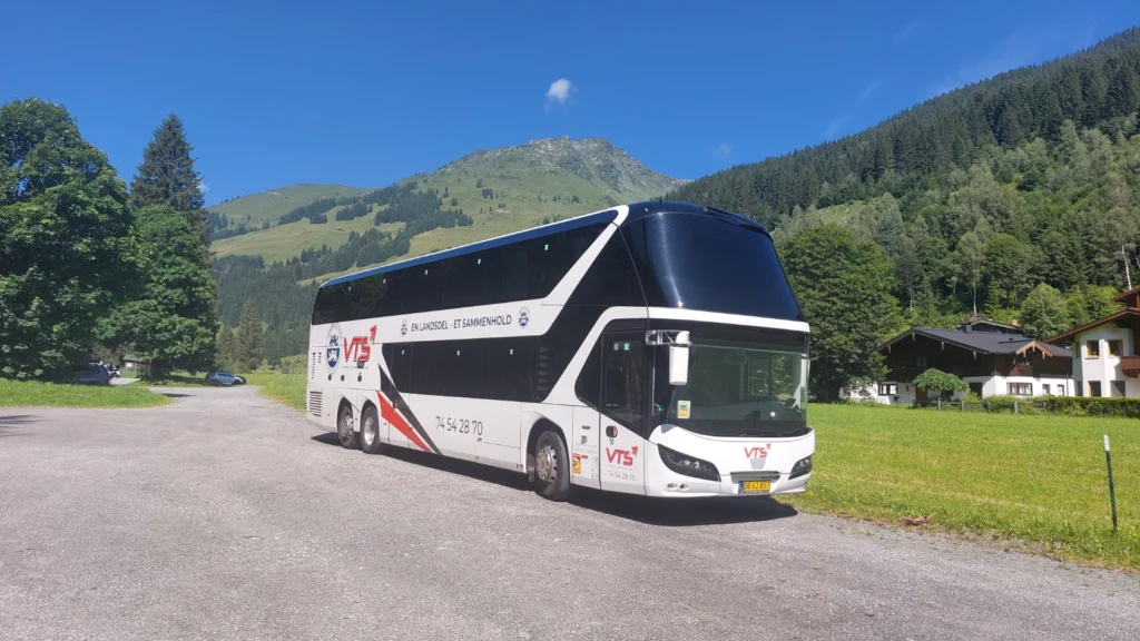 VTS' Neoplan Skyliner dobbeltdækker på tur i bjergene