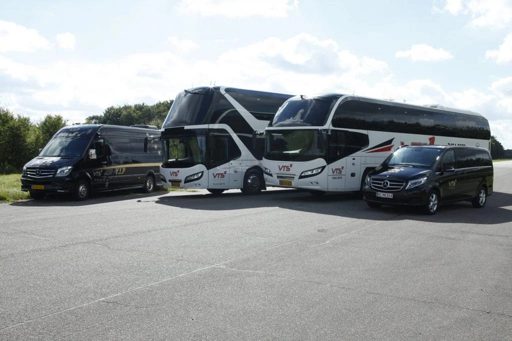 Køretøjer fra VTS' vognpark side om side
